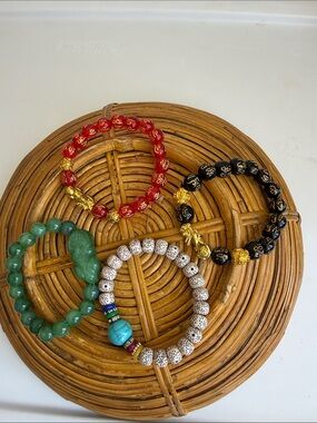 Bundle of 4 Feng Shui Pixiu Stretch Bracelets to Attract Wealth & Good Luck.